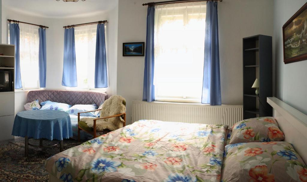Bungalovy A Ubytovani Ratiborice- Zlic Ceska Skalice Bilik gambar